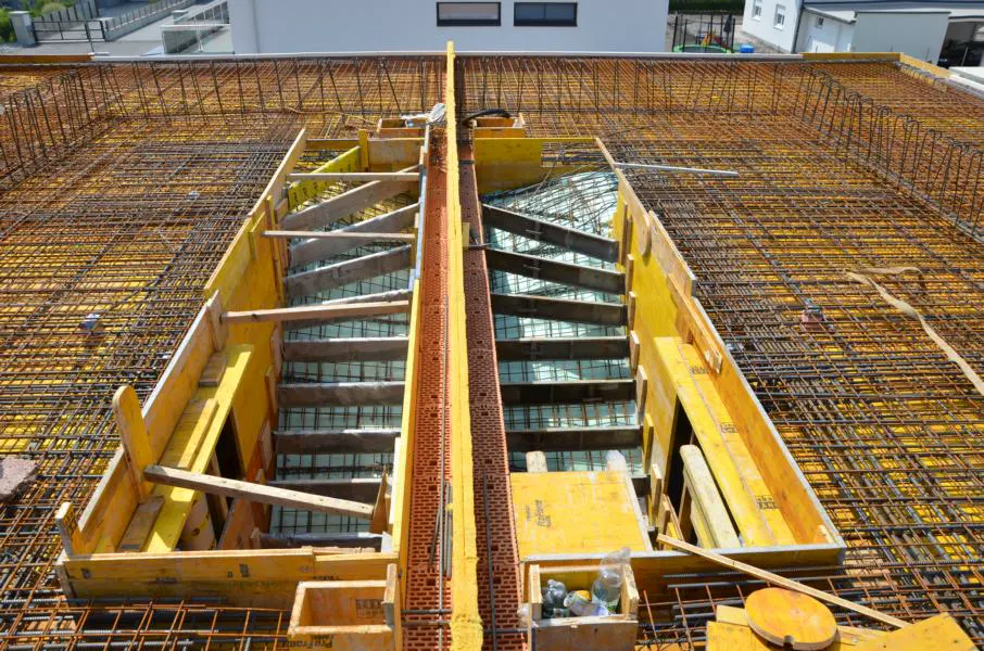 Schalung und Bewehrung einer Stiege – Roman Bau GmbH