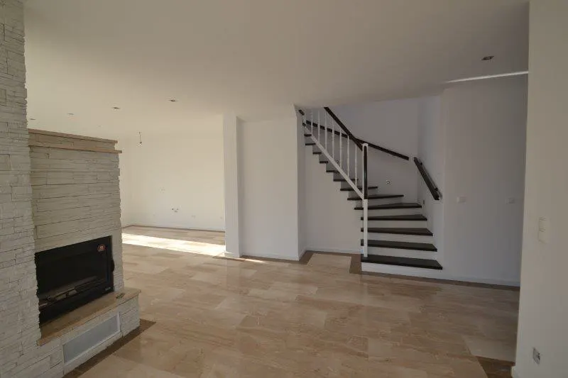 Wohnraum nach dem Innenausbau – Roman Bau GmbH